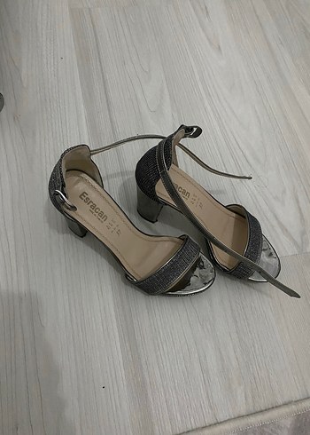 Gri  Parlak Topuklu Ayakkabı - Görsel 3