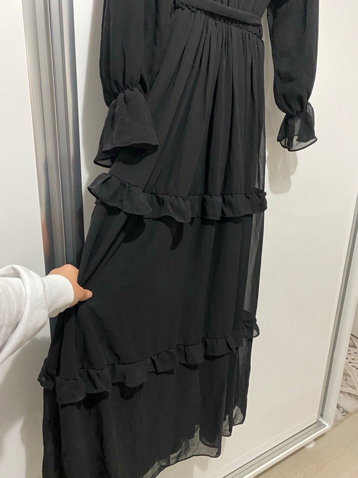 Uzun Siyah Fırfırlı  Elbise - Görsel 2
