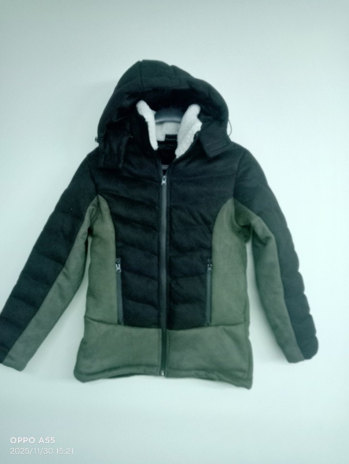 Siyah Erkek Çocuk Kürklü Kapüşonlu Kaban - Görsel 3