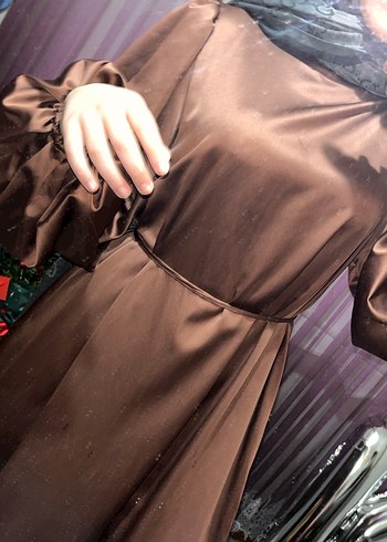 Kahverengi Uzun Kollu Saten Elbise - Görsel 7