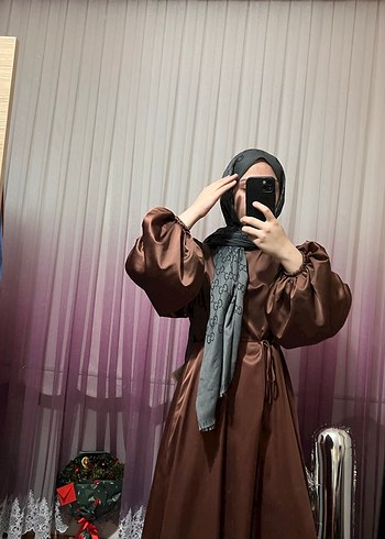 Kahverengi Uzun Kollu Saten Elbise - Görsel 5