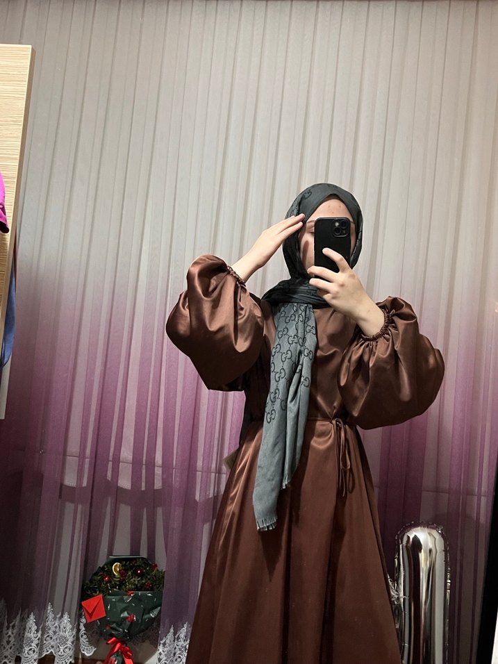 Kahverengi Uzun Kollu Saten Elbise - Görsel 5