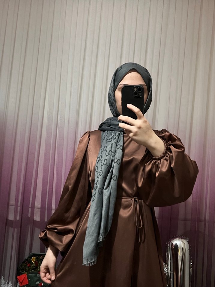 Kahverengi Uzun Kollu Saten Elbise - Görsel 4