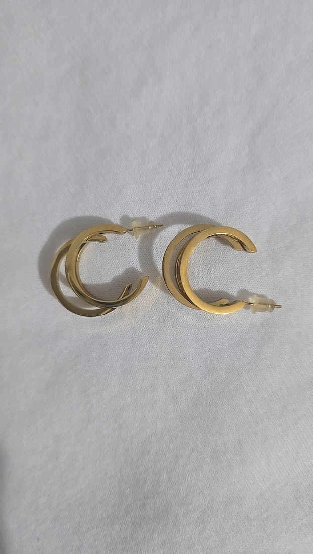 Altın Renkli çift halkalı çelik küpe. - Görsel 3