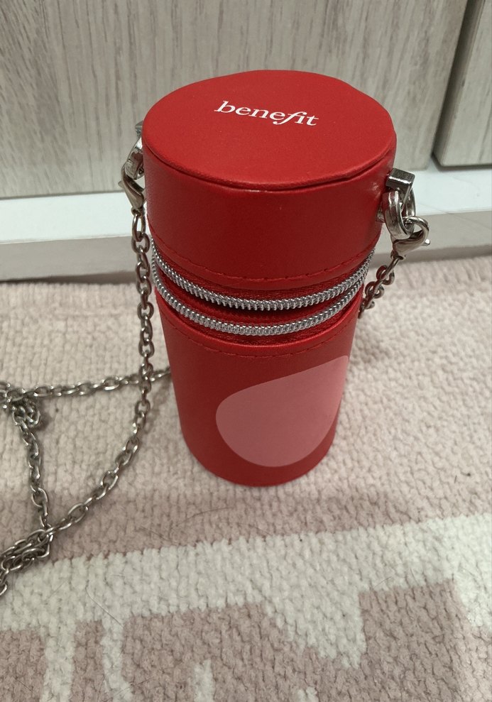 Benefit Zincir li ruj cantasi benetint - Görsel 2