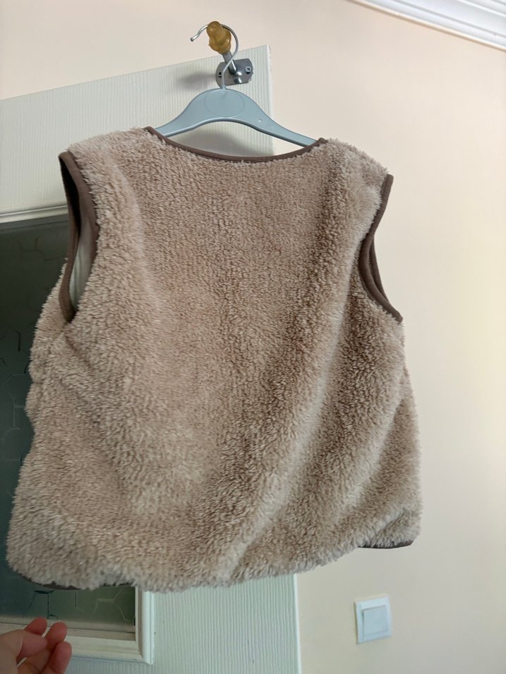 Erkek Çocuk Bej Düğmeli Yelek - Görsel 2