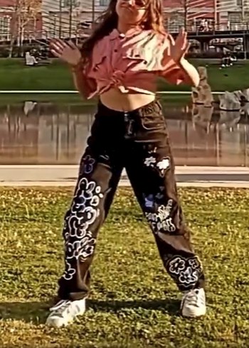 Bershka Siyah Baskılı Salaş Çocuk Jean - Görsel 8