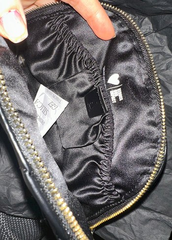 Yves Saint Laurent Siyah Parlak Deri Kadın Makyaj Çantası - Görsel 5