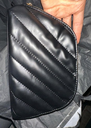 Yves Saint Laurent Siyah Parlak Deri Kadın Makyaj Çantası - Görsel 3