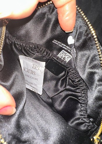 Yves Saint Laurent Siyah Parlak Deri Kadın Makyaj Çantası - Görsel 6