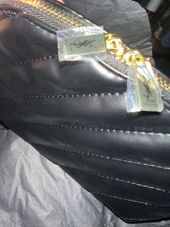 Yves Saint Laurent Siyah Parlak Deri Kadın Makyaj Çantası - Görsel 4