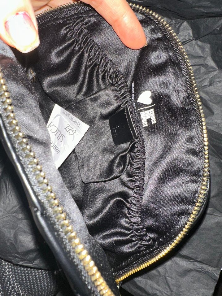 Yves Saint Laurent Siyah Parlak Deri Kadın Makyaj Çantası - Görsel 5