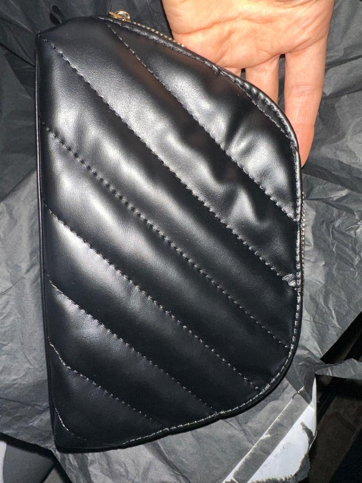 Yves Saint Laurent Siyah Parlak Deri Kadın Makyaj Çantası - Görsel 3