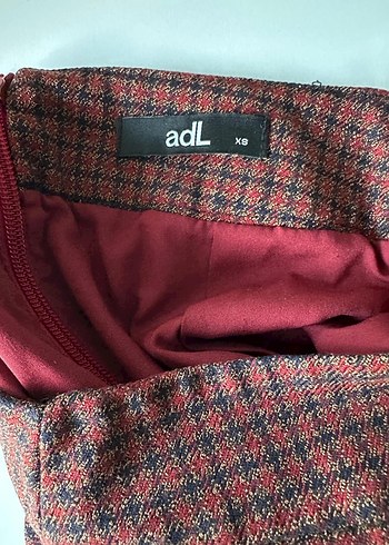 Düğmeli Kırmızı Ekose Midi Etek - Görsel 7