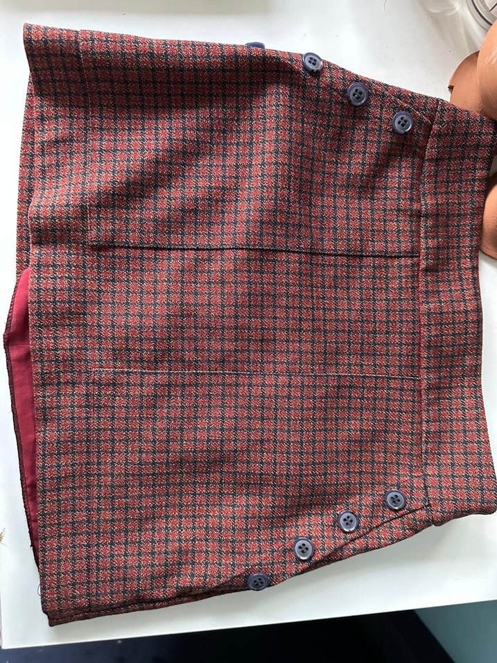 Düğmeli Kırmızı Ekose Midi Etek - Görsel 4