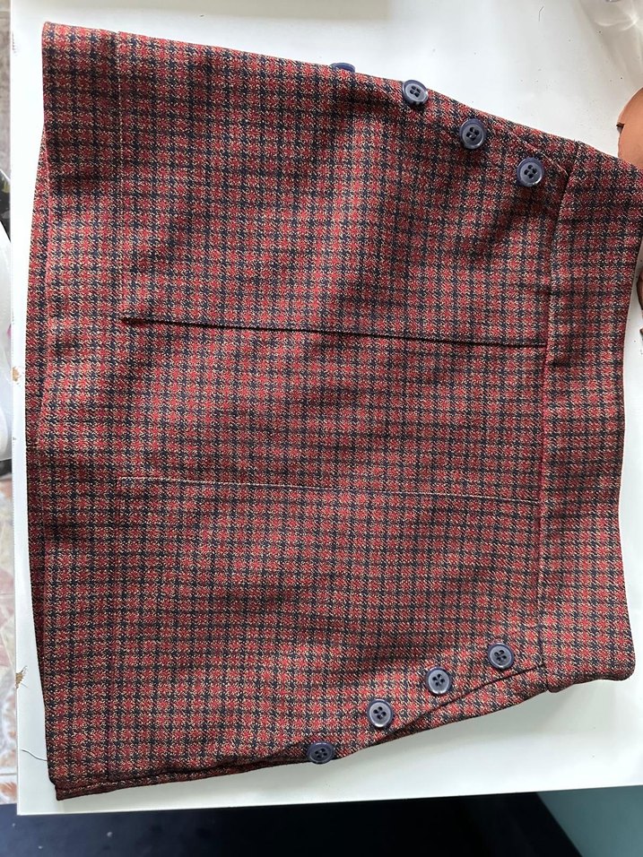 Düğmeli Kırmızı Ekose Midi Etek - Görsel 2