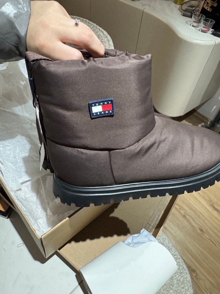 Tommy Hilfiger kar botu - Görsel 3