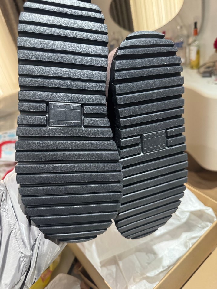 Tommy Hilfiger kar botu - Görsel 2