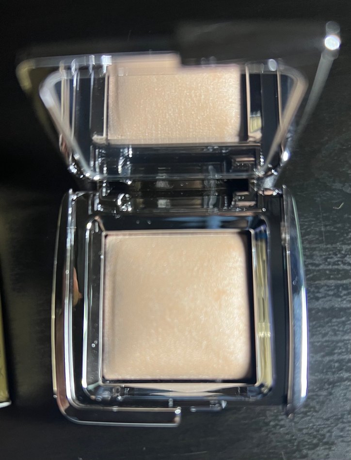 Hourglass Ambient Aydınlatıcı Pudra 1.3 gr- Açık Bej - Görsel 4