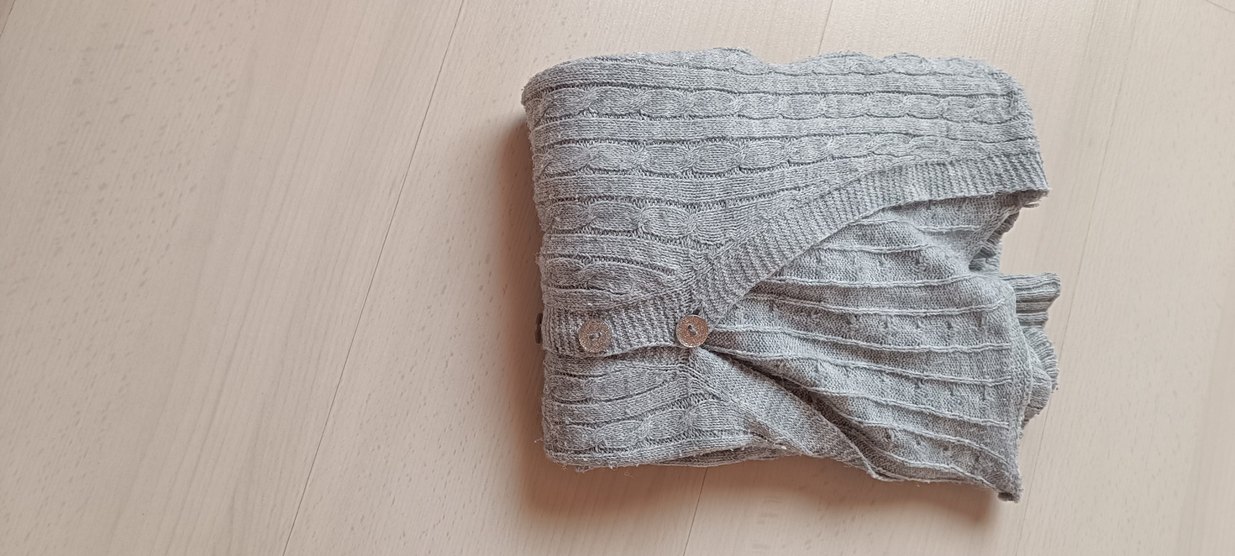 Düğmeli Gri Hırka - Görsel 3