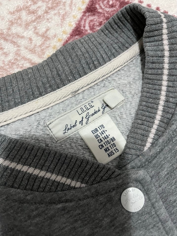 Kız Çocuk Gri Nakışlı Düğmeli Hırka - Görsel 2