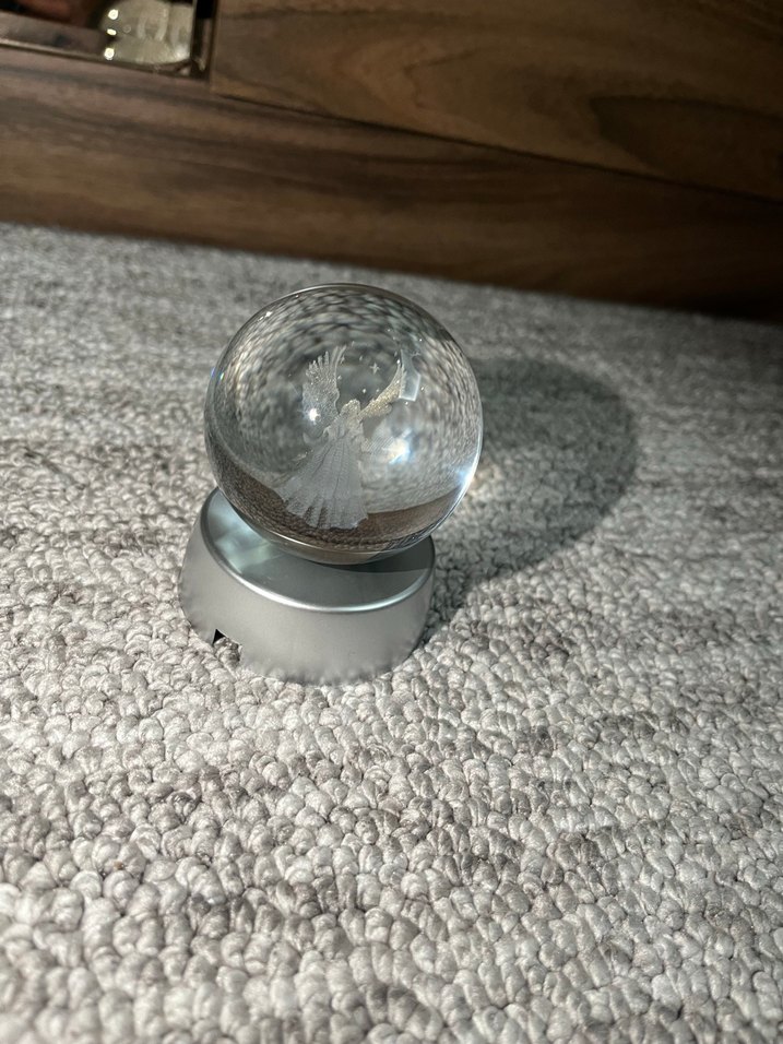 Gri Melek Figürlü Kristal Küre - Görsel 2