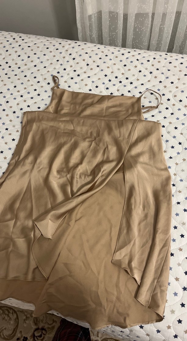 Püsküllü Camel Renkli İpek Görünümlü Uzun Elbise - Görsel 4