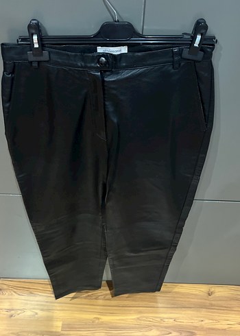Kadın Siyah Deri Kemerli Midi Pantolon - Görsel 2