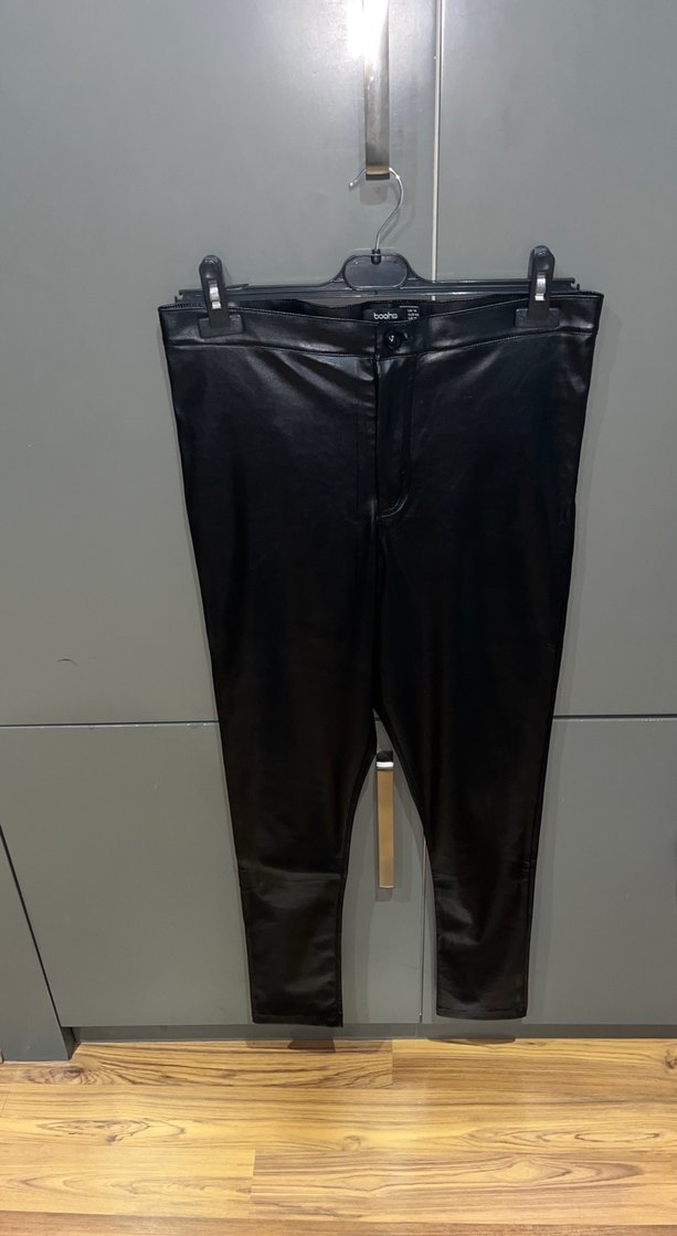 Siyah Deri Kemerli Kadın Pantolon - Görsel 2
