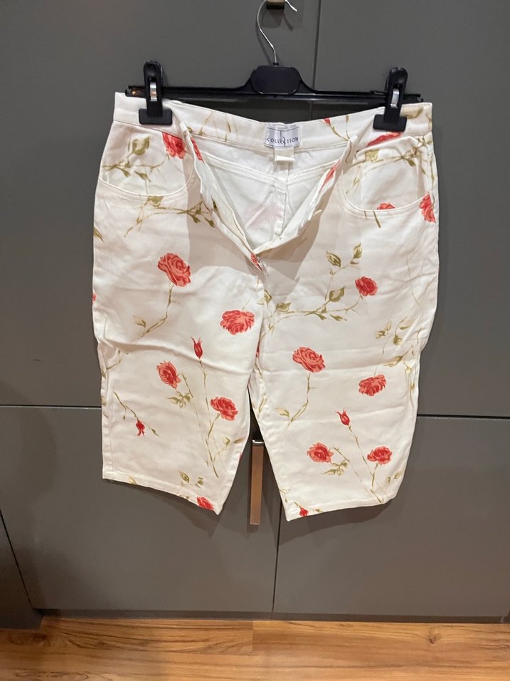 Çiçek Desenli Beyaz Kadın Bermuda Şort - Görsel 5