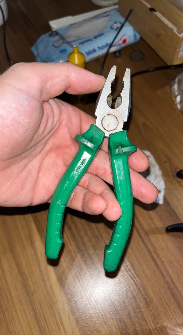 İzeltaş Yeşil Saplı Çok Amaçlı Pense - Görsel 2