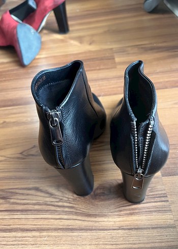 Siyah Deri Kadın Topuklu Bot - Görsel 4