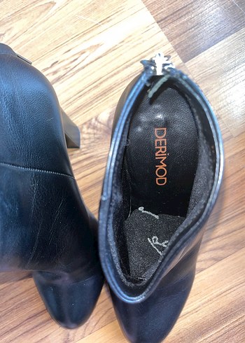 Siyah Deri Kadın Topuklu Bot - Görsel 5