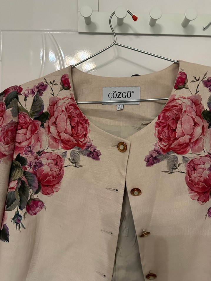 Çiçek Desenli Düğmeli Kadın Takım - Görsel 4