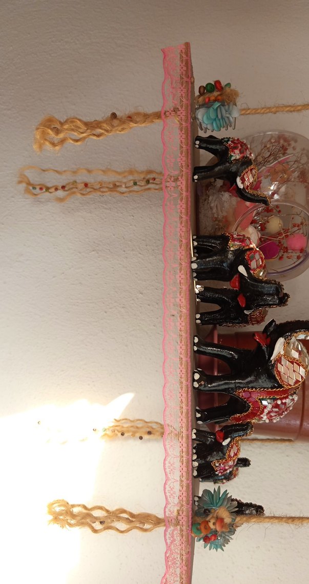 Pembe Dantel Kenarlı İki Katlı Ahşap Raf - Görsel 3