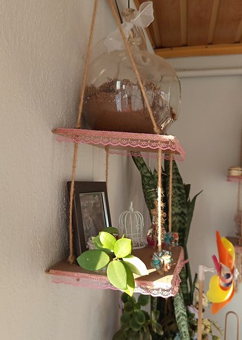 Pembe Dantel Detaylı Ahşap Duvar Rafı - Görsel 2