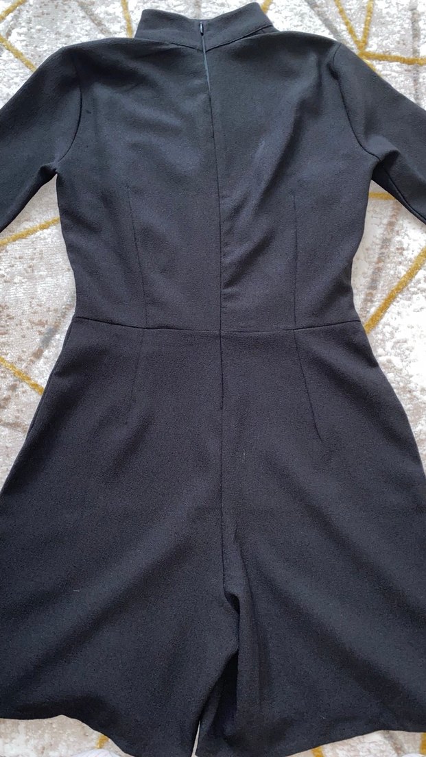 V Yaka Siyah Midi Kadın Tulum - Görsel 5