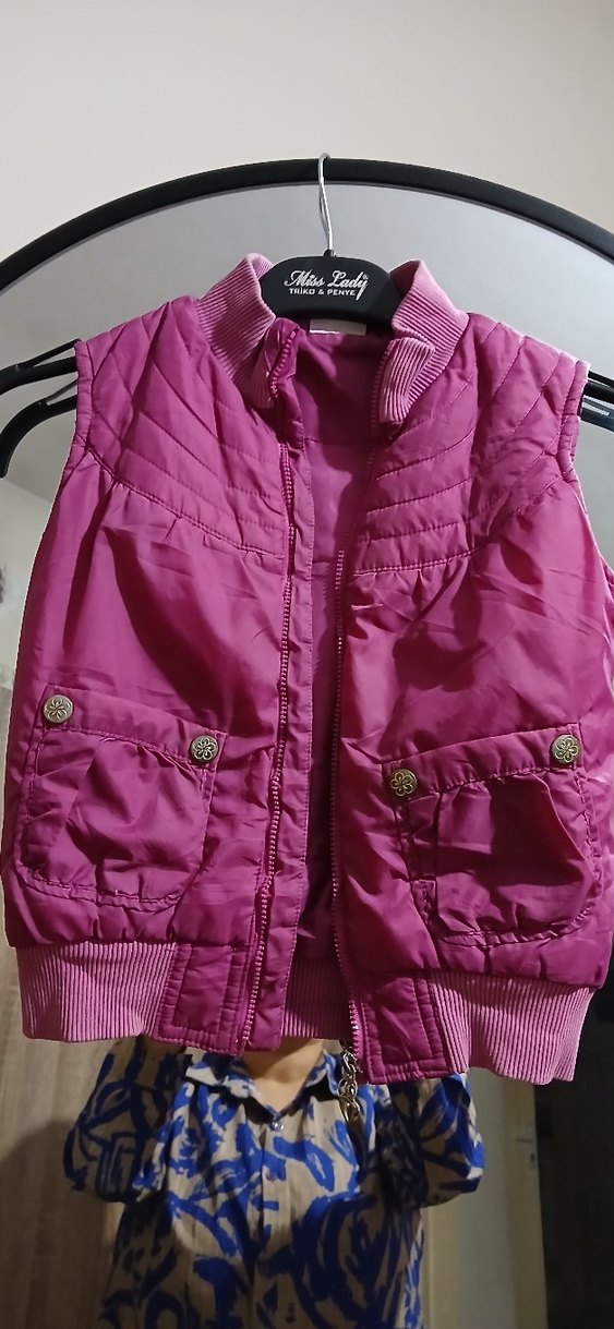 Kız Çocuk Mor Düğmeli Yelek - Görsel 2