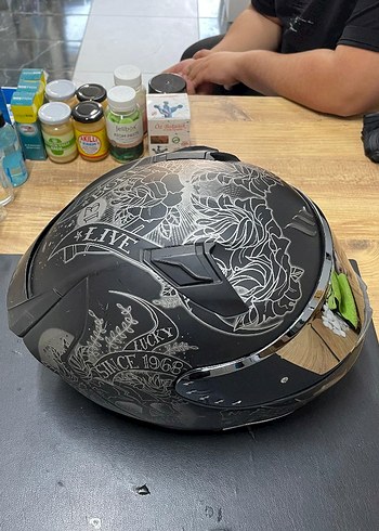 Siyah Desenli Kask - Görsel 5