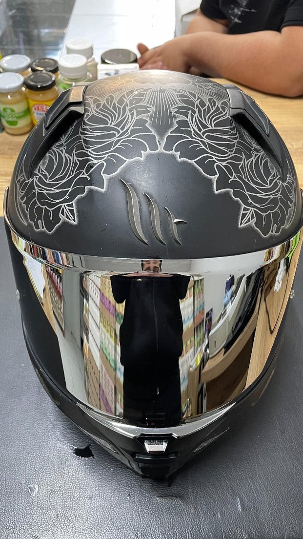 Siyah Desenli Kask - Görsel 3