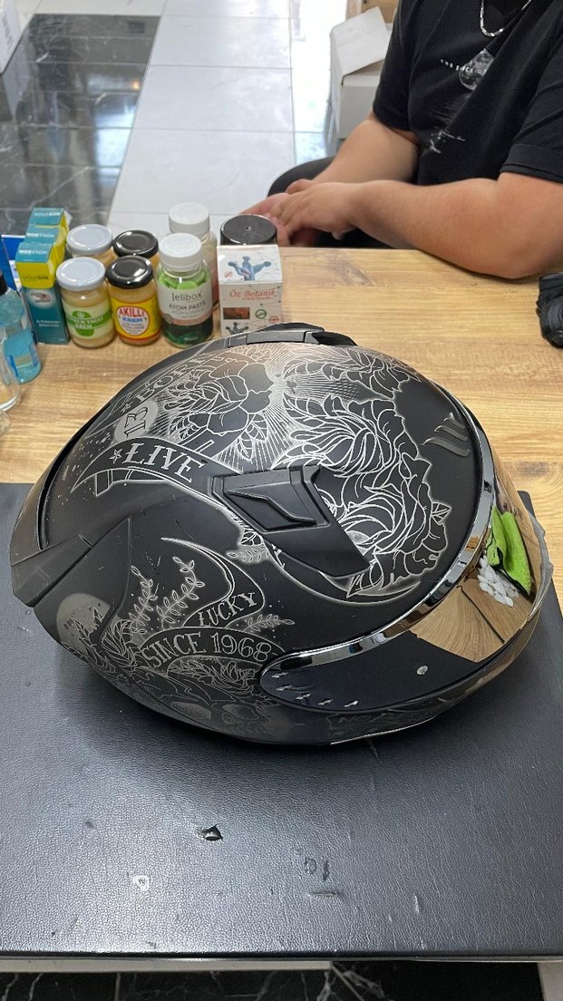 Siyah Desenli Kask - Görsel 5