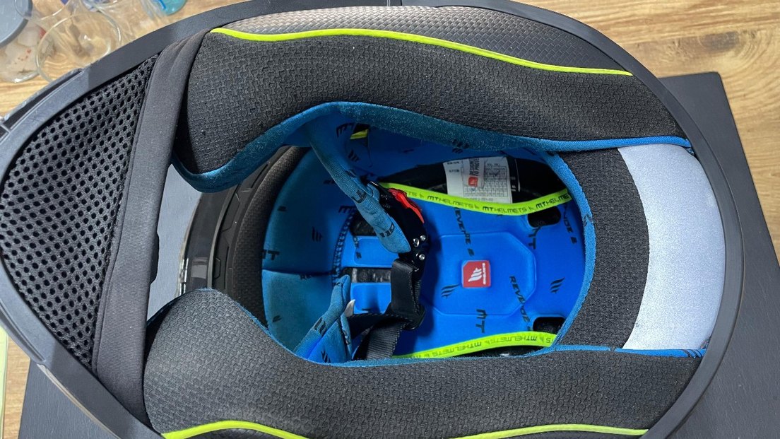 Siyah Desenli Kask - Görsel 2