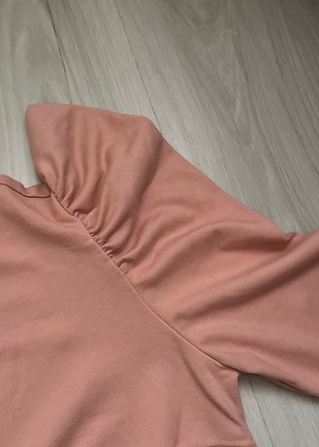 Pembe Yüksek Yakalı Tişört - Görsel 3