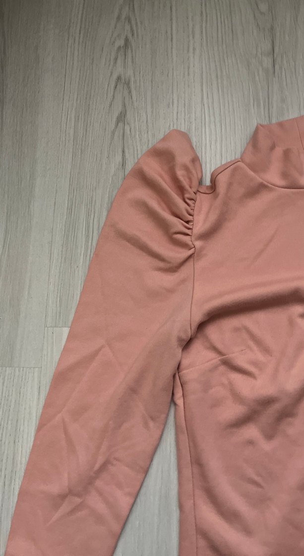 Pembe Yüksek Yakalı Tişört - Görsel 4