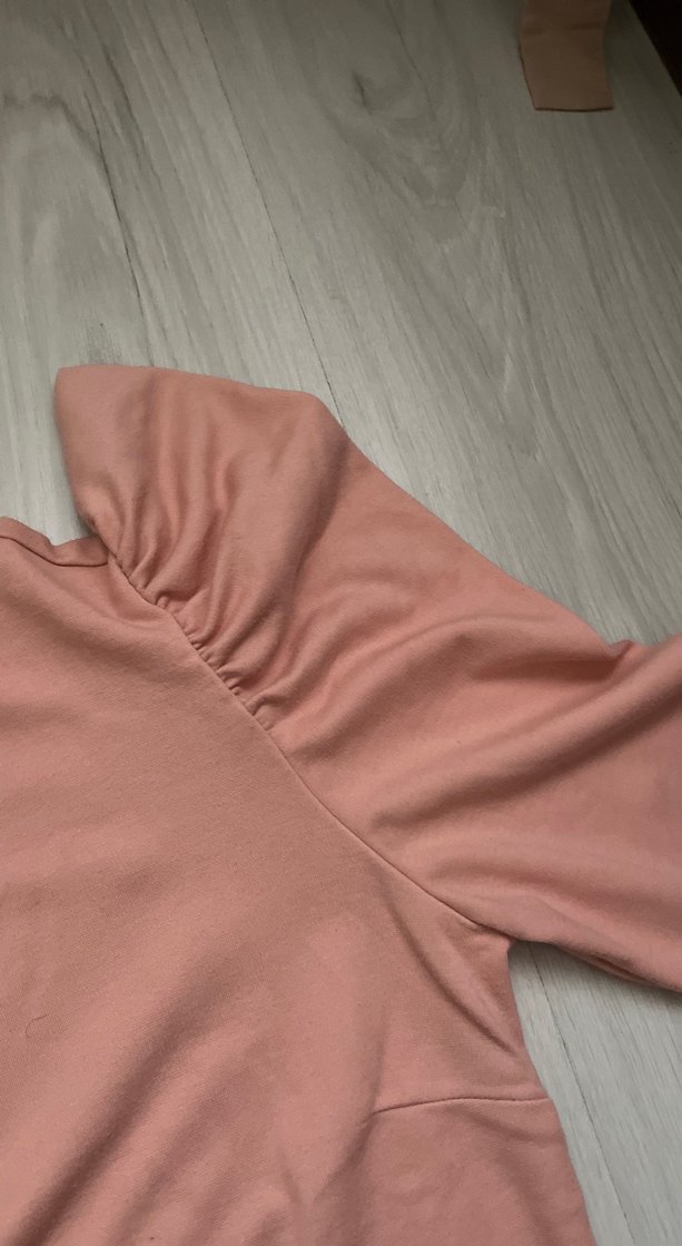 Pembe Yüksek Yakalı Tişört - Görsel 3