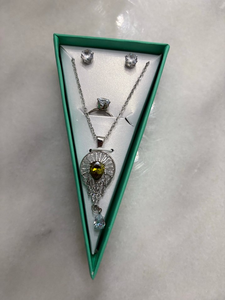 Yeşil Payetli Kadın Broş - Görsel 2