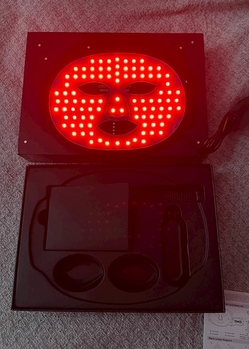 Kırmızı Yüz Temizleme ve Işık Terapisi Maskesi - Görsel 4