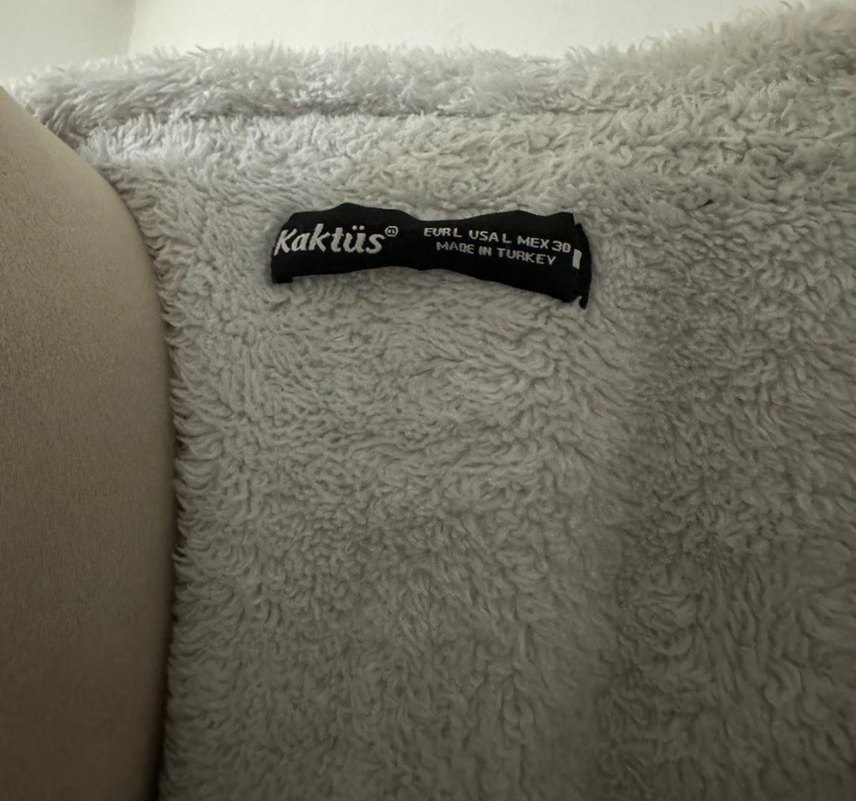 Kemer Detaylı Siyah Kapüşonlu Kadın Yağmurluk - Görsel 4