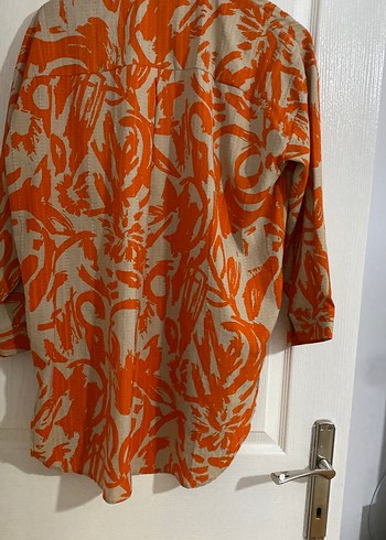 Düğmeli Turuncu Desenli Bol Kesim Keten Gömlek - Görsel 3