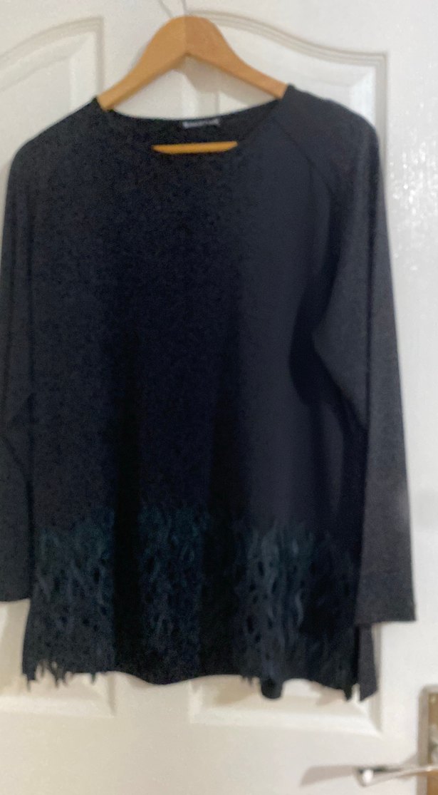 Dantel Detaylı Siyah Uzun Kollu Bluz - Görsel 2